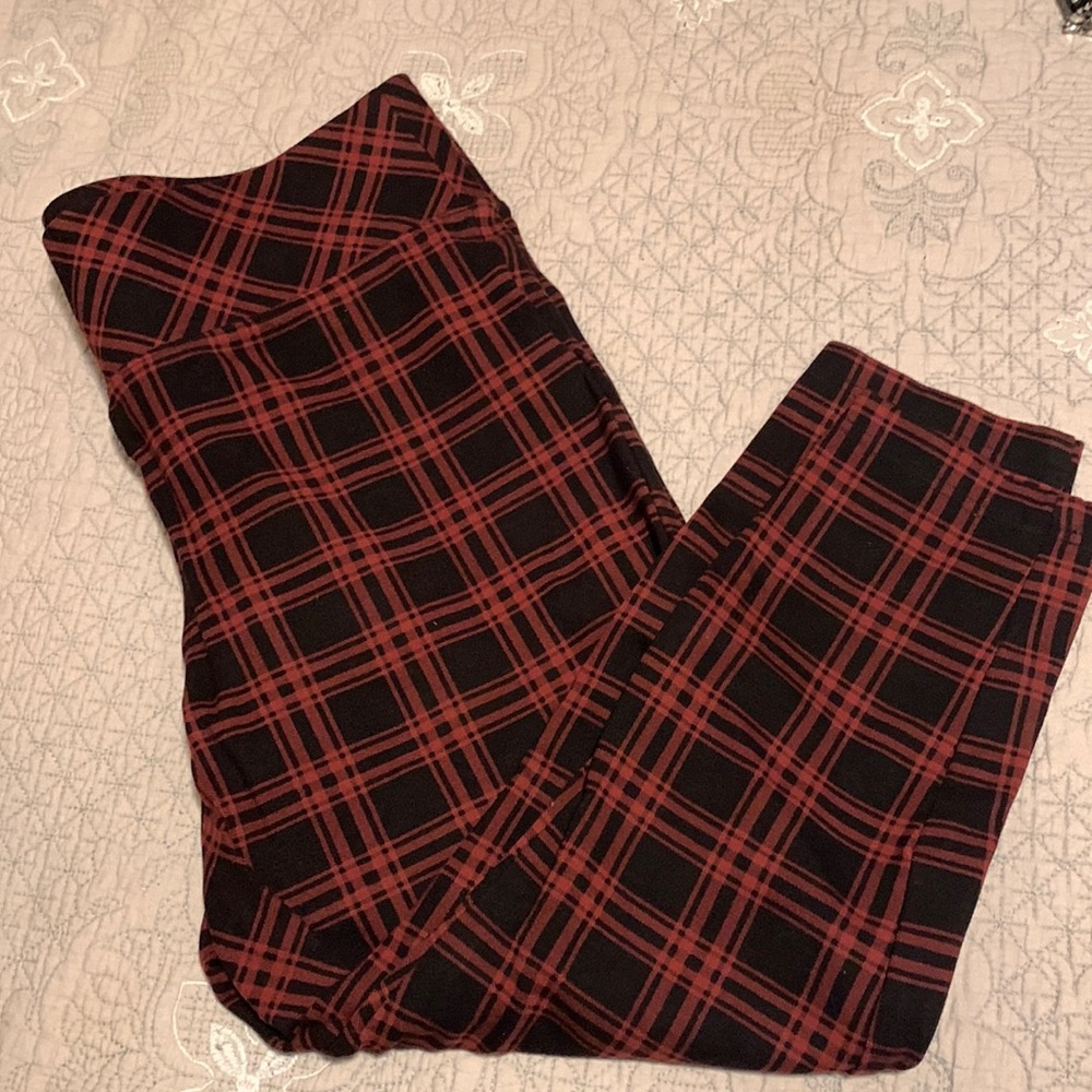 Euc Torrid Sz 1 (Xl-14/16) burgundy thick capris stretch pants